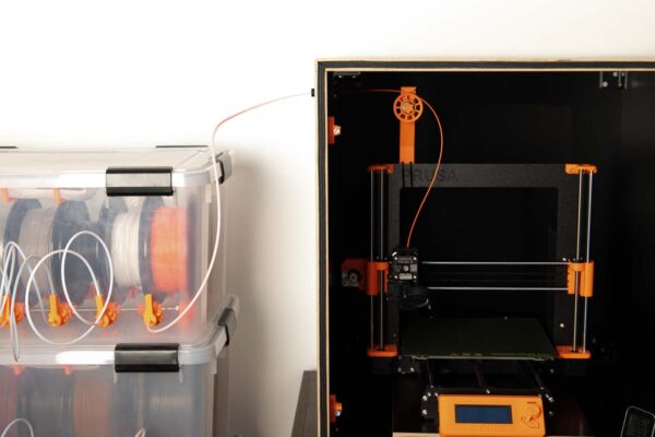 3D printer in a box - filament is delivered from the outside