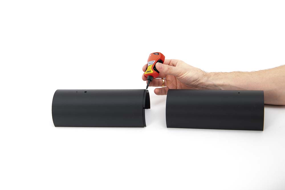 diy-3d-print-led-pendant-light-lamp-build-it-yourself-instructions-17 Gluing the two 3D printed inner parts of the 3D printed pendant lamp without printing aids.