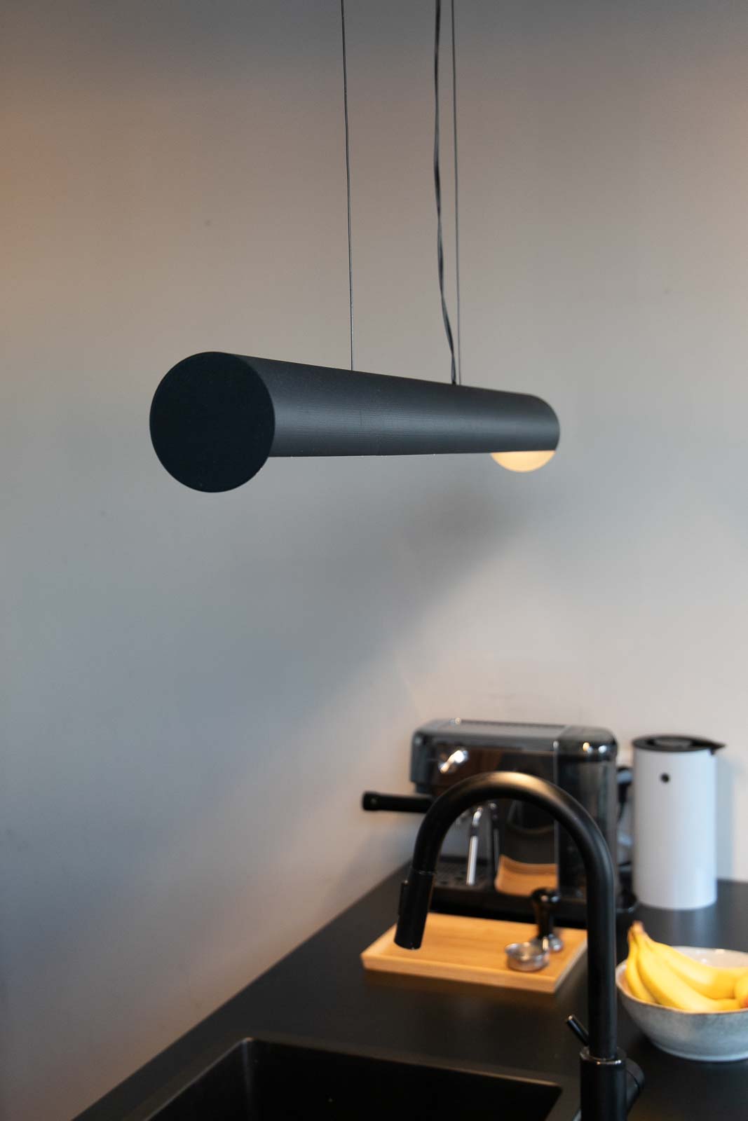 diy-3d-print-led-pendant-light-lamp-build-yourself-product-10 Self-built 3D printed designer pendant lamp installed above a kitchen island