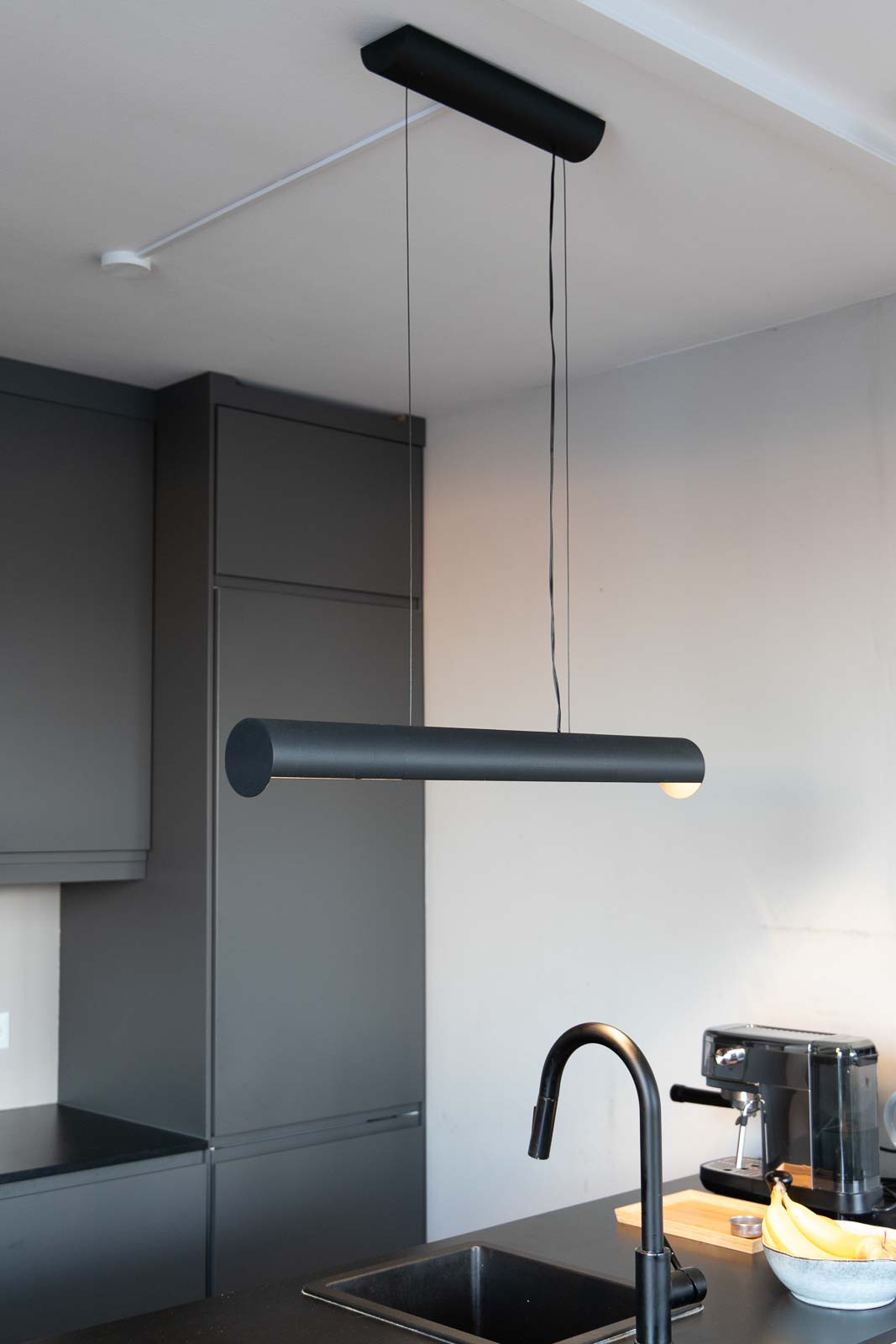 diy-3d-print-led-pendant-light-lamp-build-yourself-product-8 Fully assembled 3D printed pendant light installed in a kitchen above the kitchen island